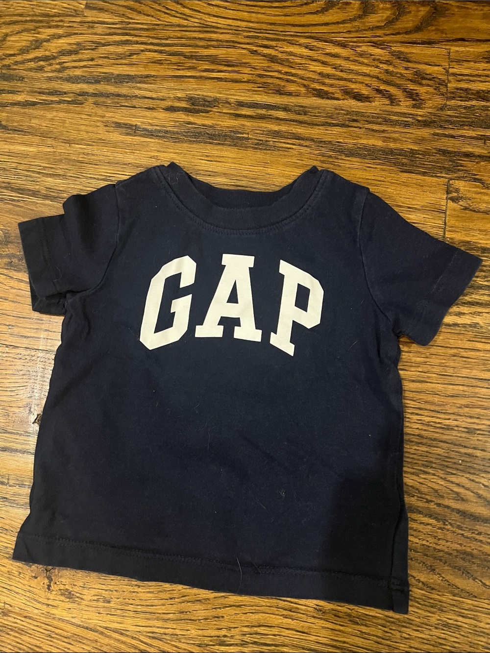 GAP Bundle - Boys 6-12 Month GAP Navy Logo Tee with GAP Denim and Khaki Shorts - Picture 6 of 9